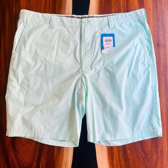 Columbia Light Green‎ Relaxed Fit Shorts - New with Tags sz 44 - Picture 1 of 7